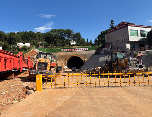 长沙至赣州高速铁路江西段CGJXZQ-1_地下爆破