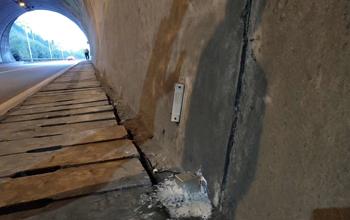 兴泉铁路新建隧道爆破对既有高速公路隧道振_矿山开采